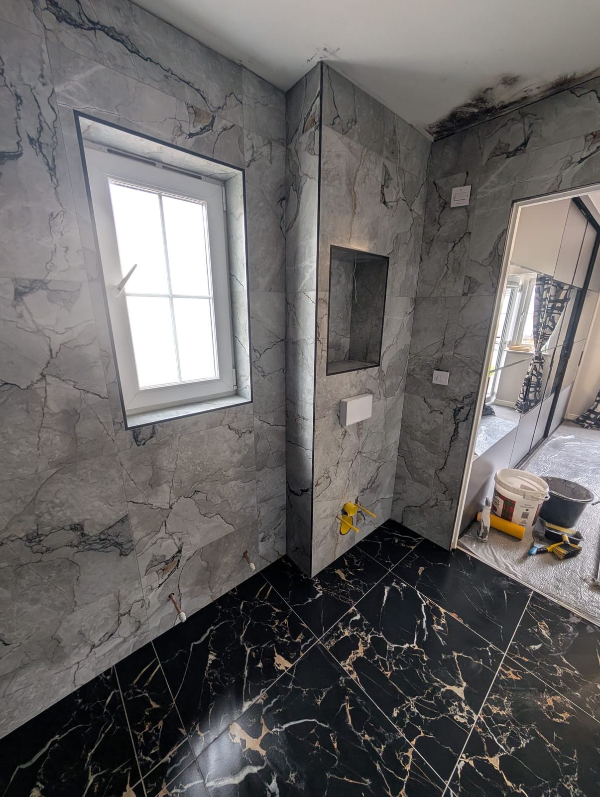 Ensuite With Walk-In Wet Deck And Two Niches, Cumbernauld