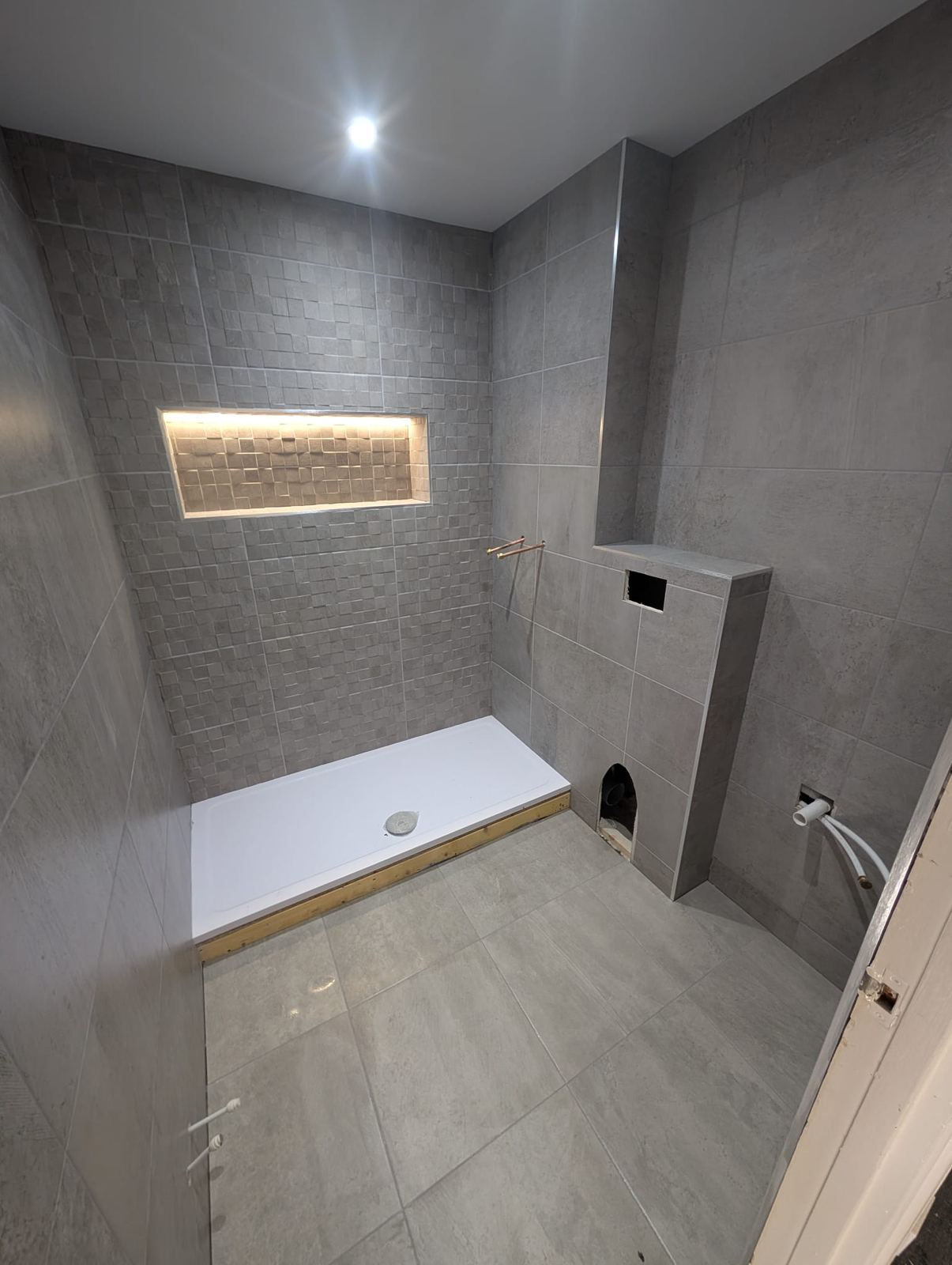 Bathroom With Niche In Feature Wall, Moodiesburn